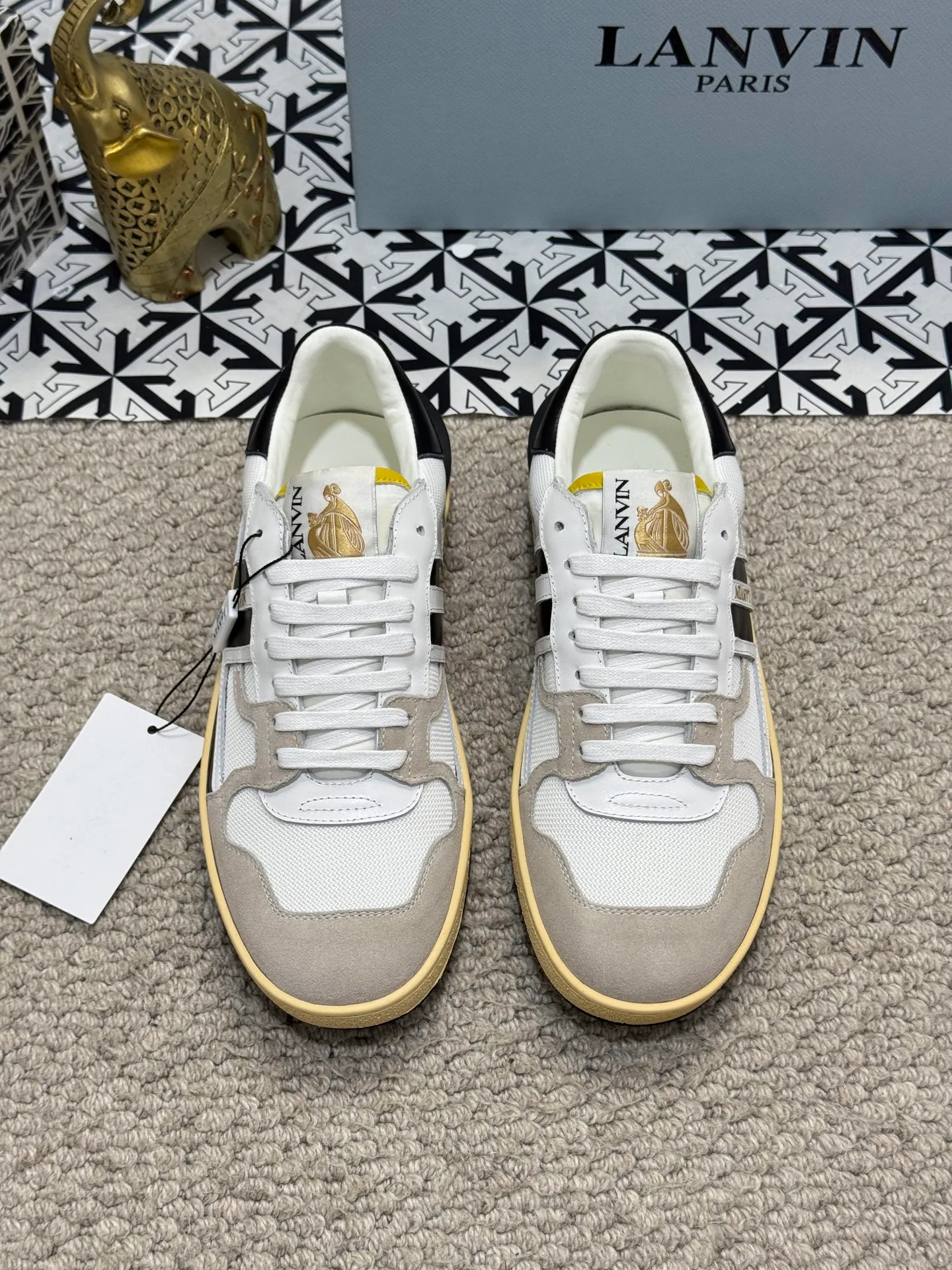 Men's men's shoes 💰520 [New style] 🦈🦈lanvin #LANVIN spring and summer series new colors ❤️‍🔥The latest lace-up fashionable casual Forrest Gump running shoes~bumpr high-quality couple 👫 series!! The latest trendy products of the season. Many bloggers have planted grass and purchased the original molds for customization. The uppers are nubuck leather. They are very versatile, fashionable and casual, and are comfortable to wear on the feet. Recommended! The original molds have clear logo rubber bottoms, which are non-slip and wear-resistant. Size: Female 36~40 Male 38-44 (45 customized